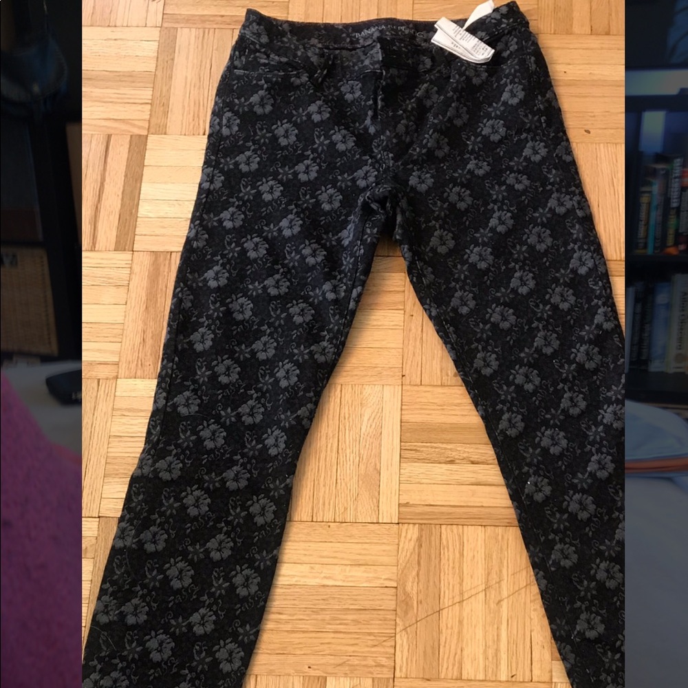 Black jeans w/ flower detail